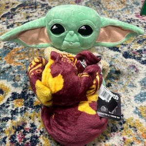 Star Wars mandalorian Grogu blanket and plush set